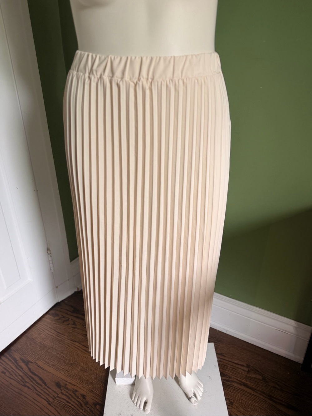 SHEIN Pleated Cream Midi Skirt